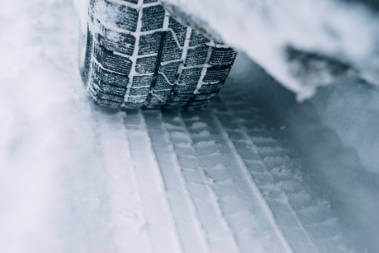 How to drive in ice and snow